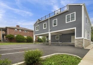 Building Photo - 627 Bloomfield Ave