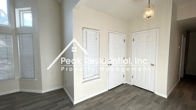 Foto del edificio - Roseville 3bd/2ba Home with 2 Car Garage
