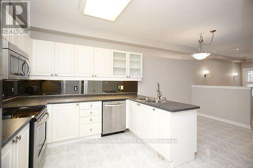 Building Photo - 255 Shaftsbury Ave
