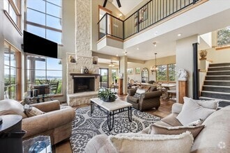 Building Photo - 13801 Lakeview Dr
