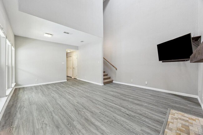 Building Photo - 6600 Valleyside Rd