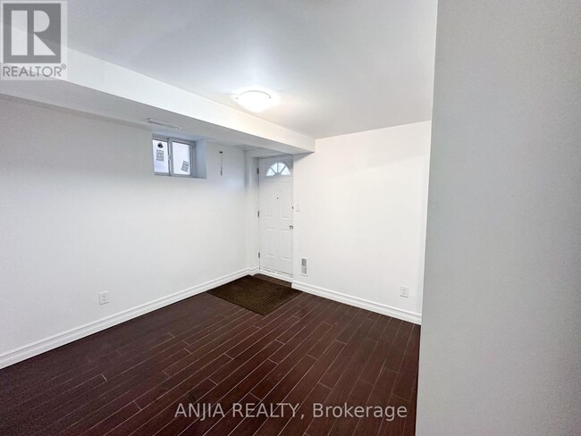 Building Photo - 18 Balmano Rd