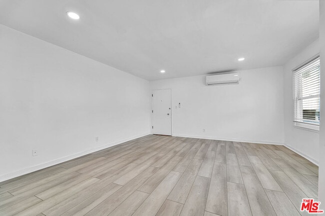 Building Photo - 926 N Spaulding Ave