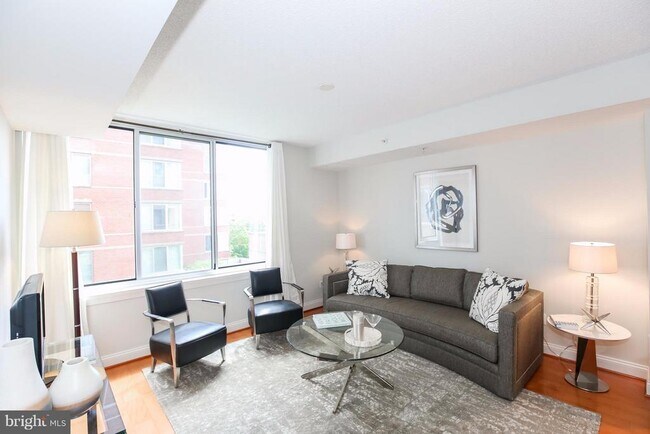 Foto del edificio - 1020 N Highland St
