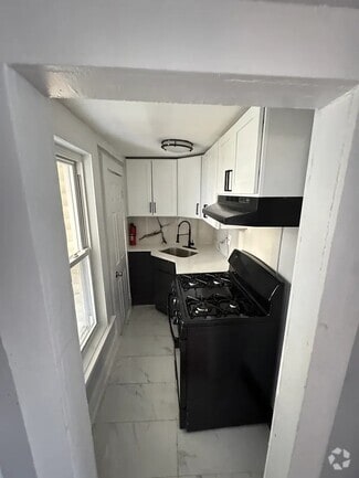 Building Photo - 326 Grand St