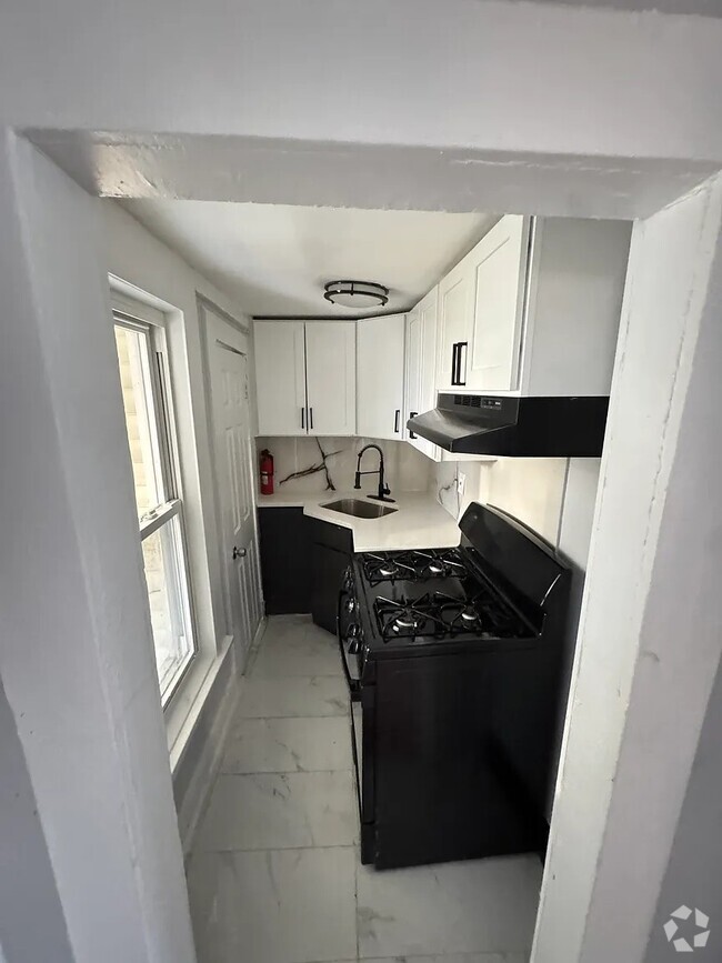 Building Photo - 326 Grand St