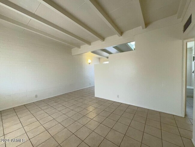Foto del edificio - 1800 E Fry Blvd