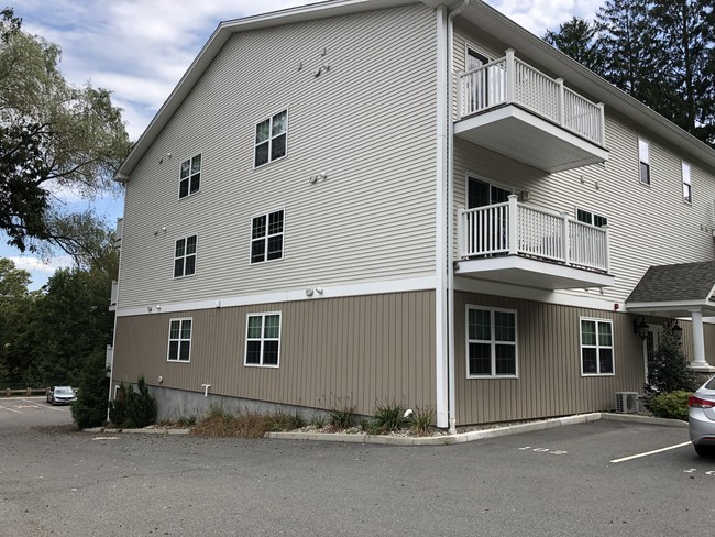 Exterior Front - Vista Apartments