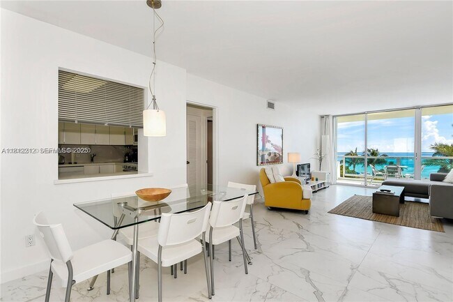 Foto del edificio - 5151 Collins Ave