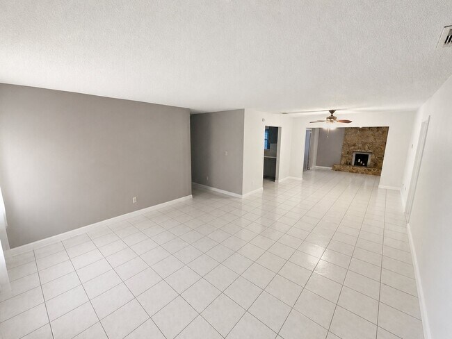 Building Photo - 3033 SW Collings Dr