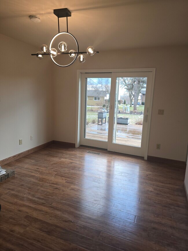 Foto del edificio - 828 Cedar Ct