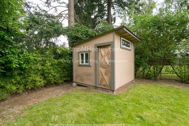 Building Photo - Beautiful Beaverton Ranch Style Three Bedr...
