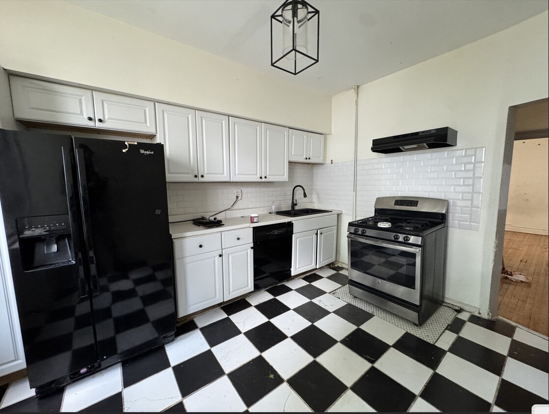 Primary Photo - 36 Rutgers Ave