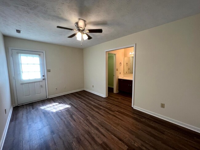 Building Photo - 2154 Skyview Dr