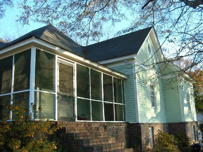 Building Photo - 195 Barrow St