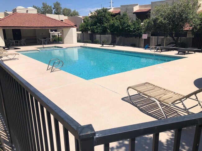 Foto del edificio - 409 E Ironwood Dr