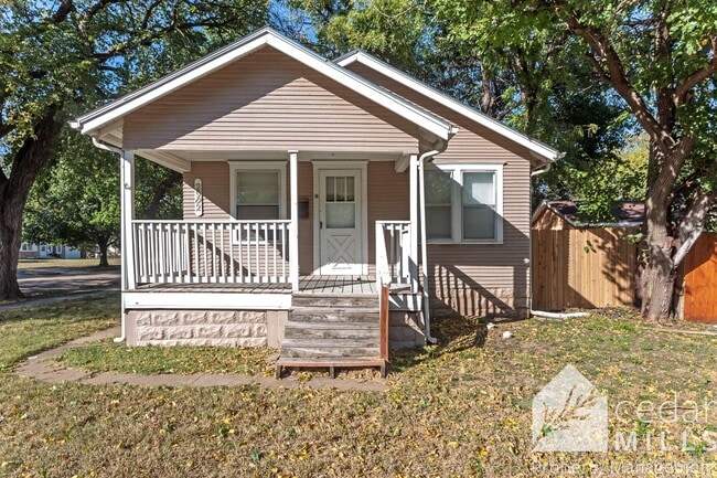 Building Photo - Great SE 3 bedroom home with many updates