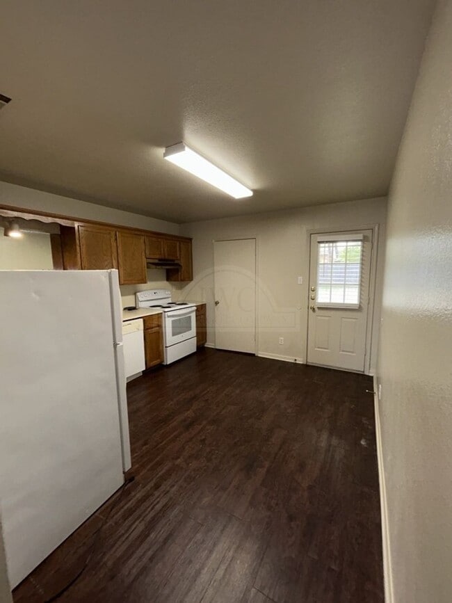 Building Photo - 2005 Windward Dr