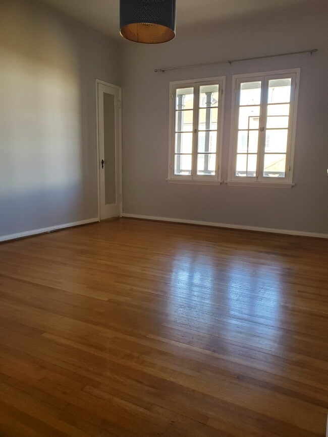 Foto del edificio - 1070 Masselin Ave