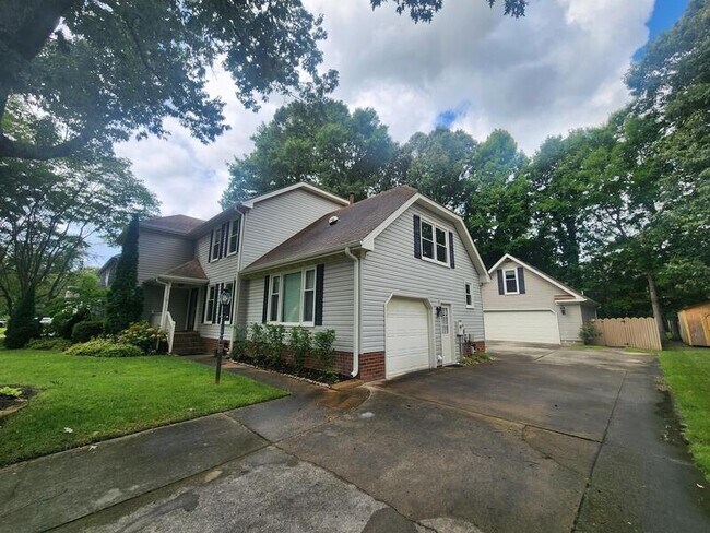 Building Photo - 720 Aguila Drive
