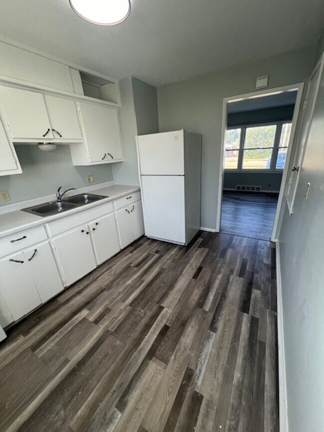 Foto del edificio - Spacious 4 Bedroom Duplex!!