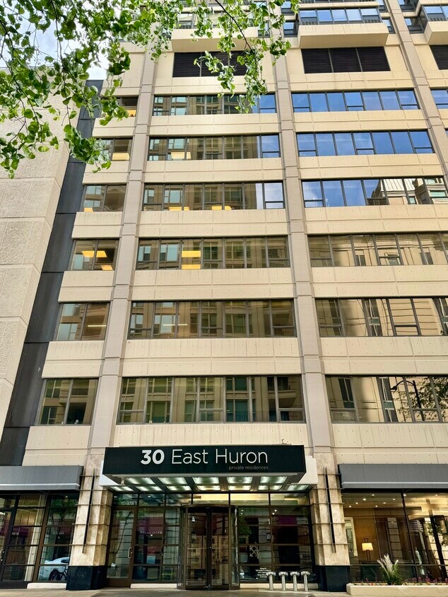 Primary Photo - 30 E Huron St
