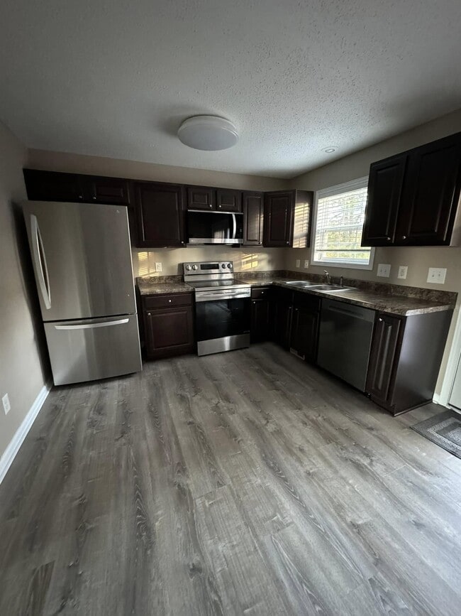 Building Photo - 119 Amanda Ln