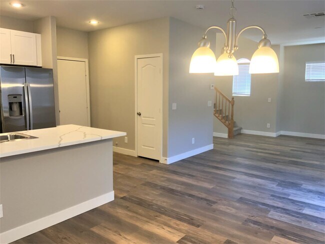 Building Photo - 5963 Rampolla Dr