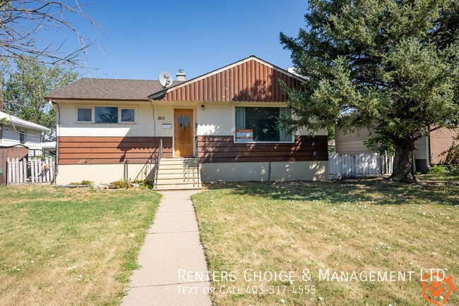 Building Photo - Updated Basement Suite Includes Utilities, Parking + Cat Friendly