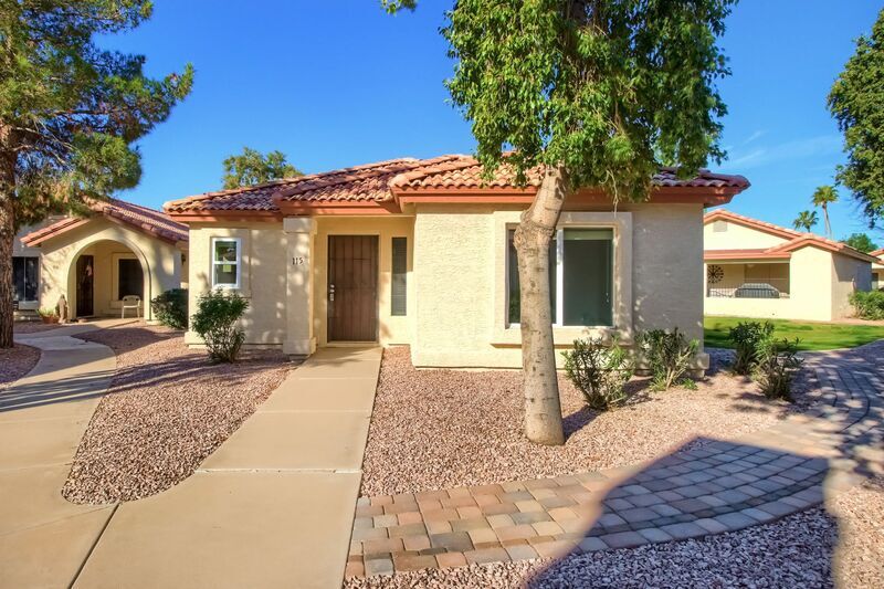 Primary Photo - 1120 N Val Vista Dr