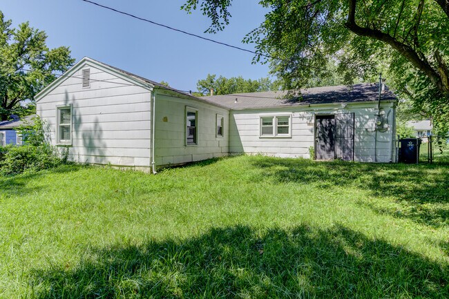 Building Photo - 9810 Dennis Dr