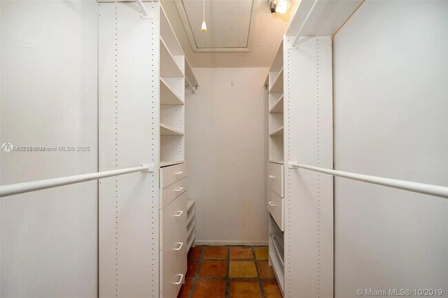 Foto del edificio - 4630 NW 102nd Ave