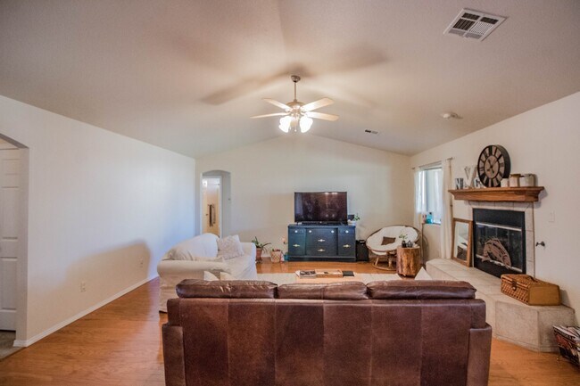 Building Photo - Beautiful home in a great neighborhood