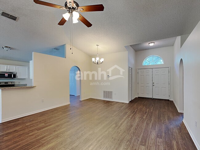 Building Photo - 1732 W Marshall Lake Dr