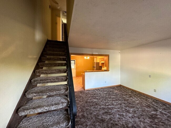 Foto del edificio - 3 bedroom 1.5 bathroom townhouse for rent ...