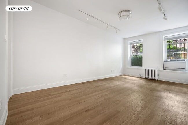 Foto del edificio - 54 E 83rd St