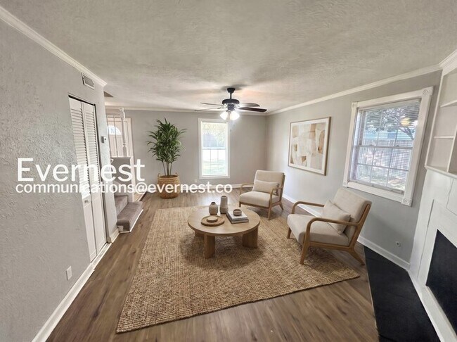 Foto del edificio - 811 Glade View Ct