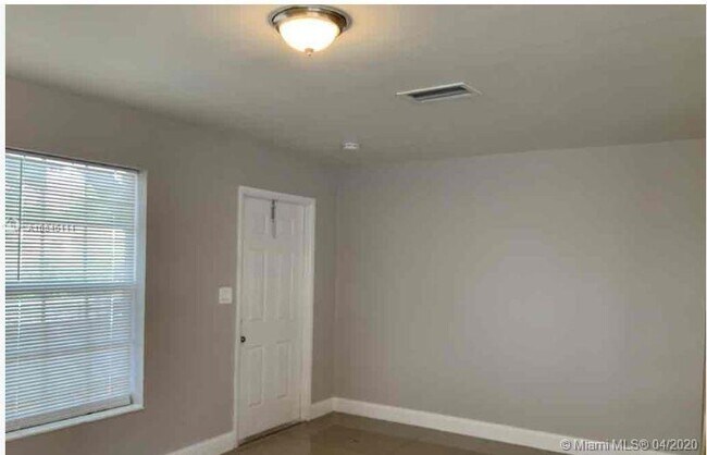 Foto del edificio - 206 NE 173rd St