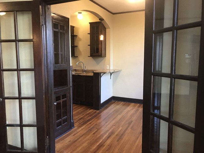 Foto del edificio - 616 E 7th St