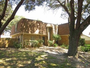 Building Photo - 323 Top Hill Dr