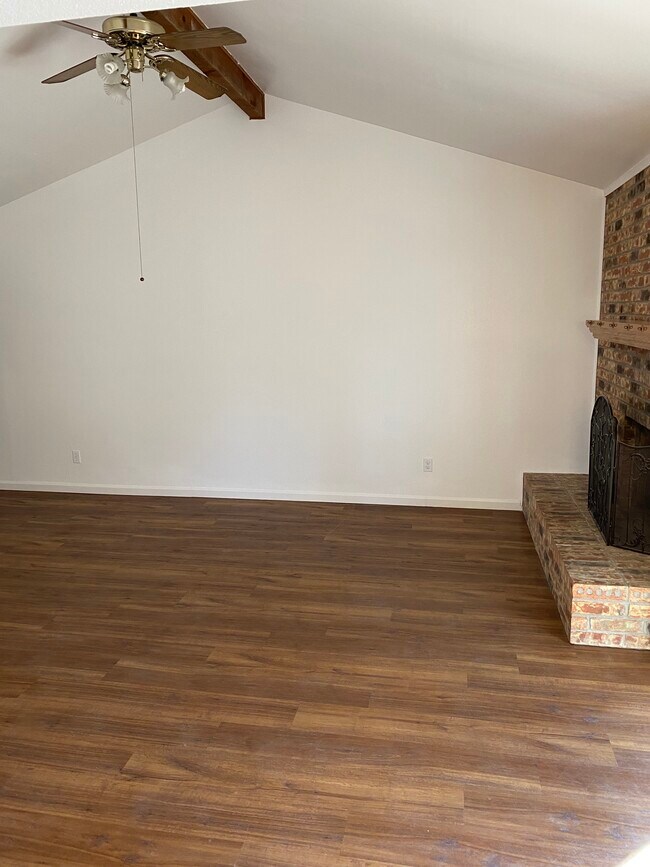 Building Photo - 5904 Oak Hill Rd