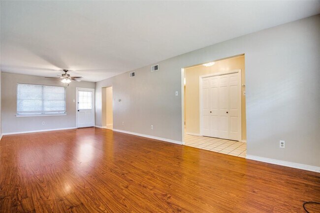 Building Photo - 715 Melrose Dr