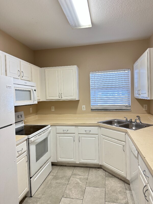 Building Photo - 1544 Deer Tree Ln