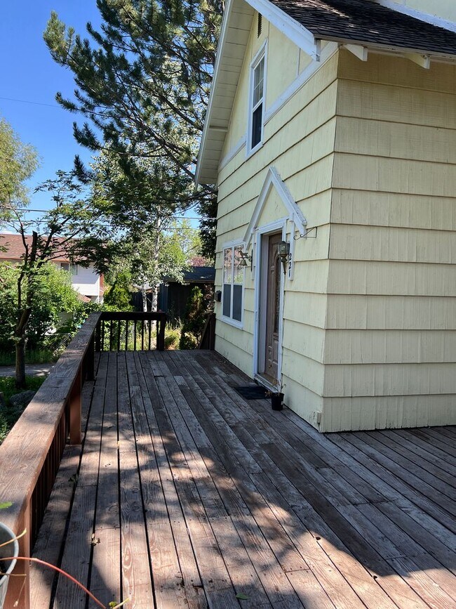 Foto del edificio - Charming 5 Bed, 2 bath home in the heart of Rexburg with detached 3 CAR GARAGE!!!!