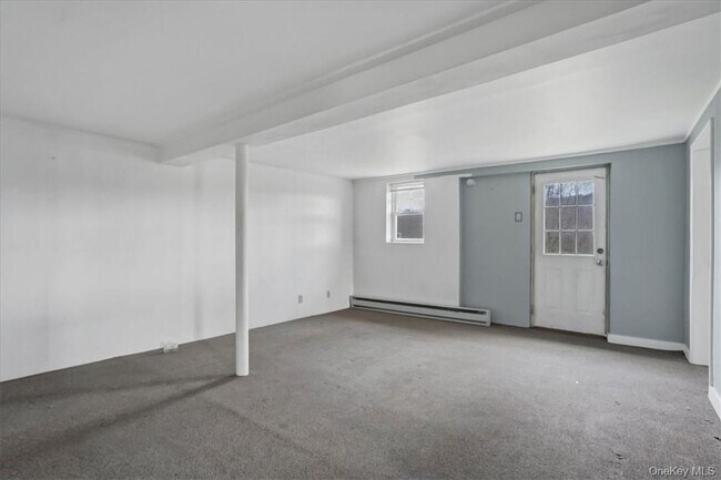 Foto del edificio - 492 Black Meadow Rd