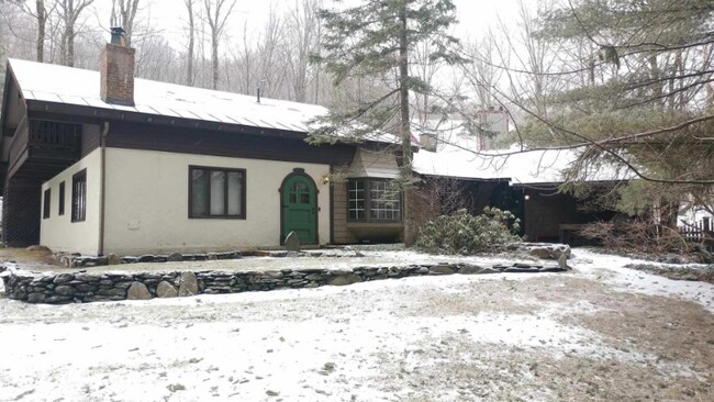 Building Photo - 219 Alpine Dr