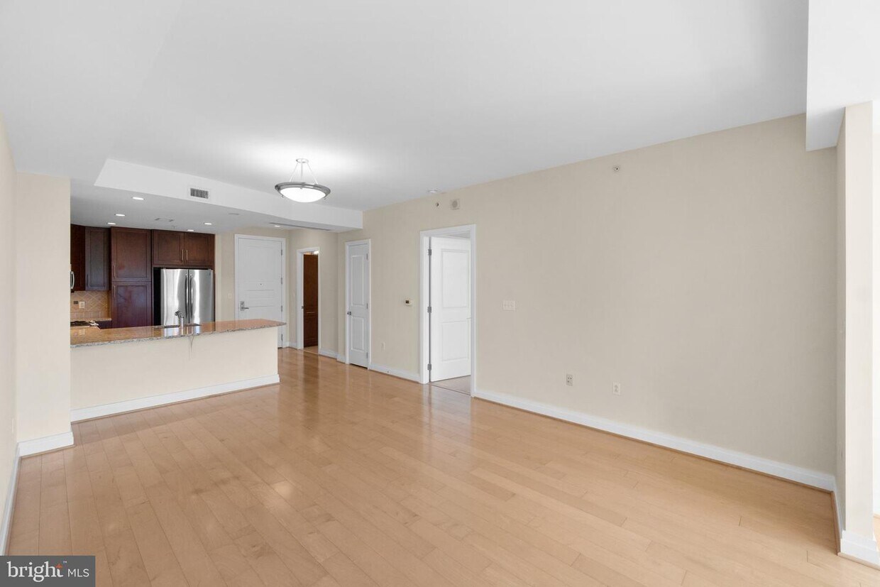 8220 Crestwood Heights Dr Unit 514, McLean, VA 22102 Room for Rent in