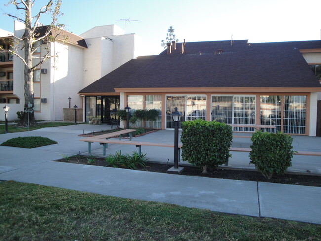 Foto del edificio - Southpointe Villa Affordable Senior Community