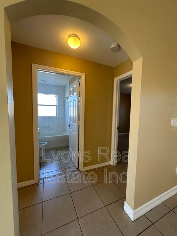 Building Photo - 3219 7th St SW