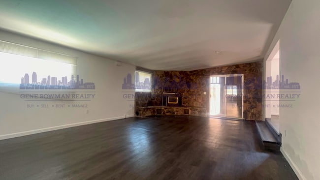 Building Photo - 4102 E Plaza Blvd